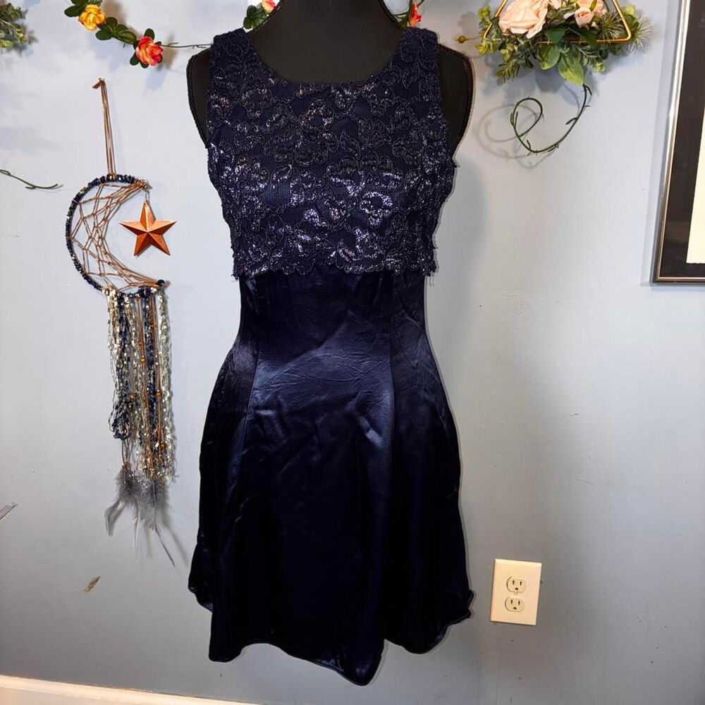 Vintage-american Women's Navy and Blue Summer-dresses - Picture 2 of 6